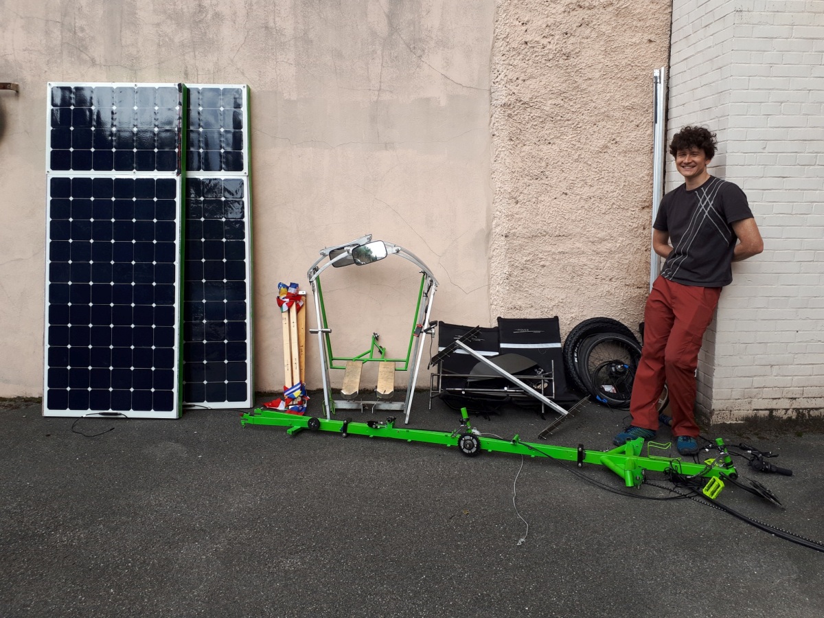 After unpacking all 6 boxes we had everything laid out to rebuild the trike. Only a few minor components were damaged in shipping and nothing was missing. Phew.