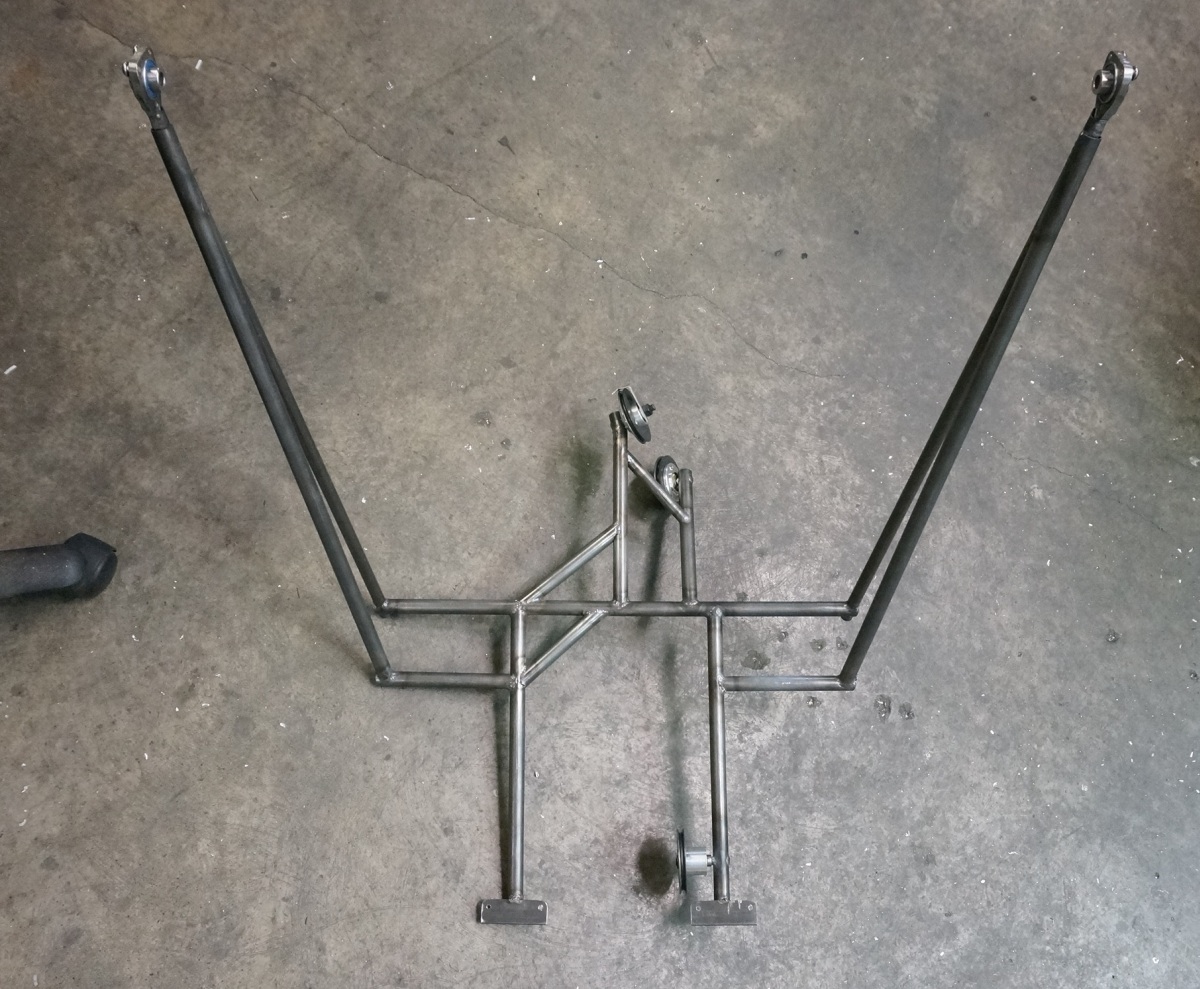 In the 2 days before departure we also fabricated a new swinginf rowing rig from 4130 cromoly tubing. In the end the tubing was too small and flexible and twisted a lot, so a 2nd parallel set of tubes was welded to stiffen things up.